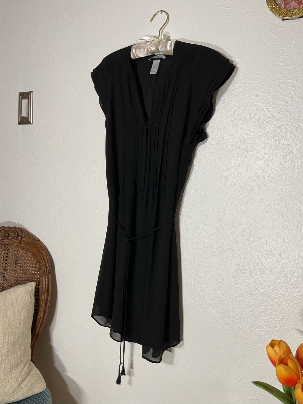H&M Black Midi Dress with V-Neck and Tie Waist
